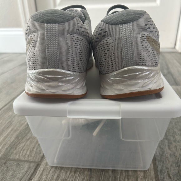 🩶🫶🏽 Almost new! New Balance Fresh Foam Sneakers Size10 Gray 🩶 👟 - Picture 8 of 8